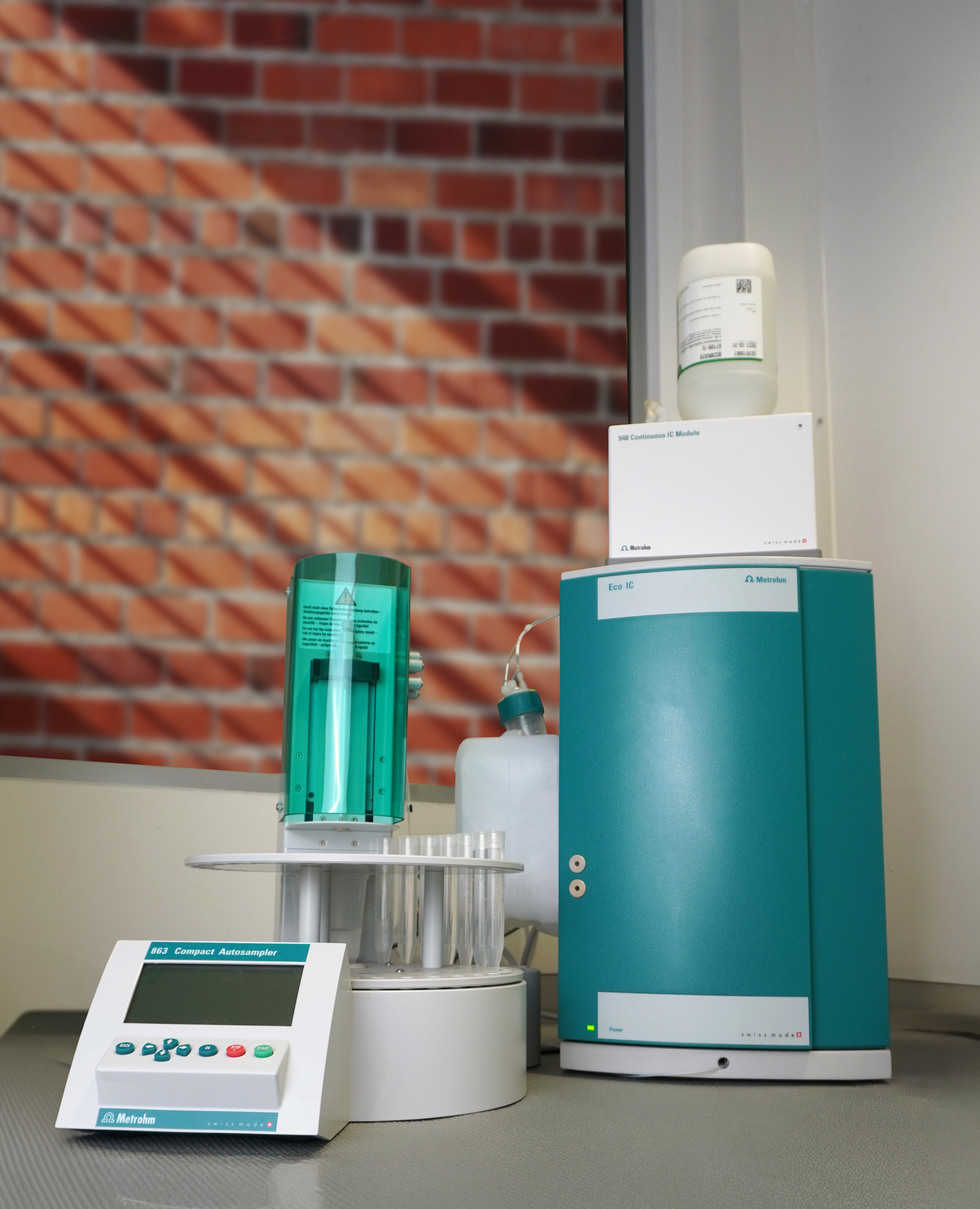 Ion chromatography system with autosampler